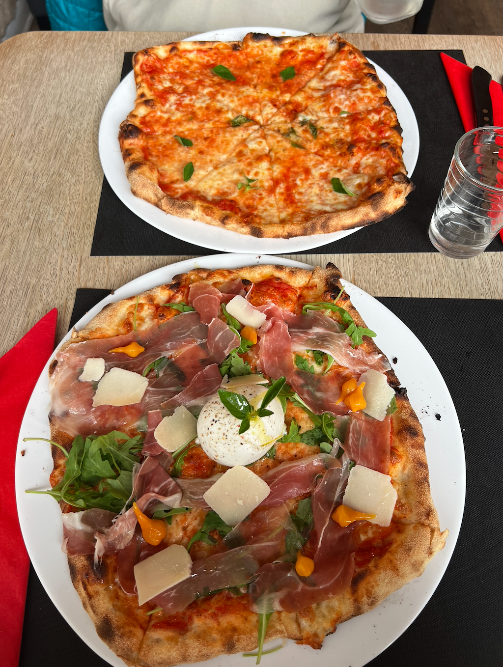 Les Pizzas de Luigi (Périgeux) Margarita y especial del mes