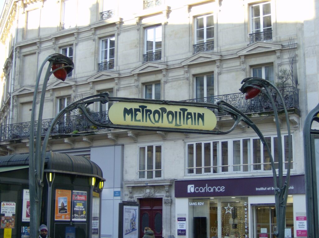 Entrada del metro paris 2025